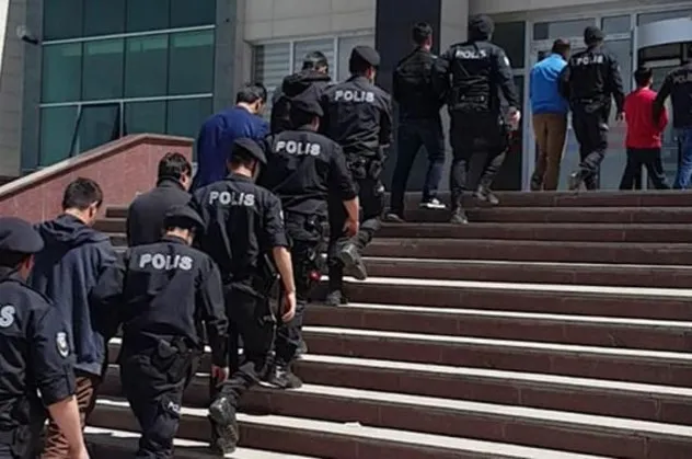 Son dakika: Kars’ta FETÖ’den 5 rütbeli asker tutuklandı