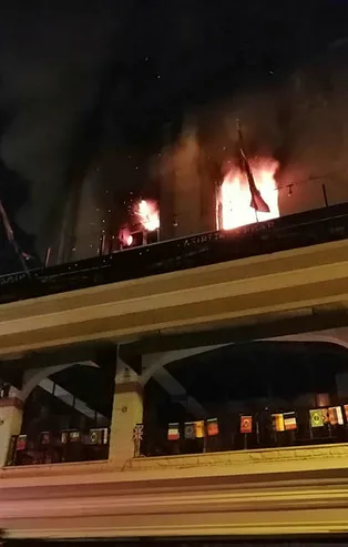 Kadıköy'de muhasebe ofisinde yangın: 1 yaralı