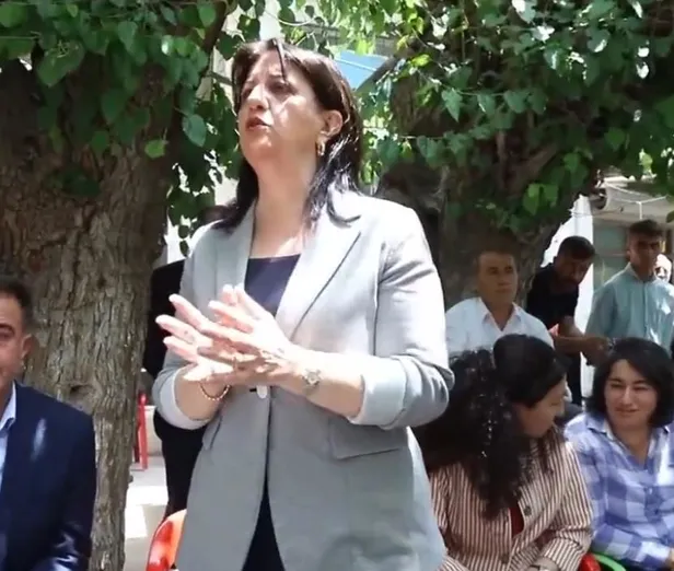 pkk-ve-hdpden-kilicdaroglu-seferberligi-duran-kalkan-cagri-yapti-pervin-buldan-sokak-sokak-oy-dilendi-erdogana-1684944171636.jpeg PKK ve HDP'den Kılıçdaroğlu seferberliği! Kandil sapığı Duran Kalkan çağrı yaptı Pervin Buldan oy dilendi: "Erdoğan'a kaybettirmemiz lazım"-7