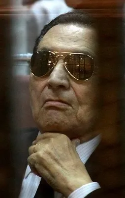 Sisi'nin mahkemesi Mübarek'i beraat ettirdi