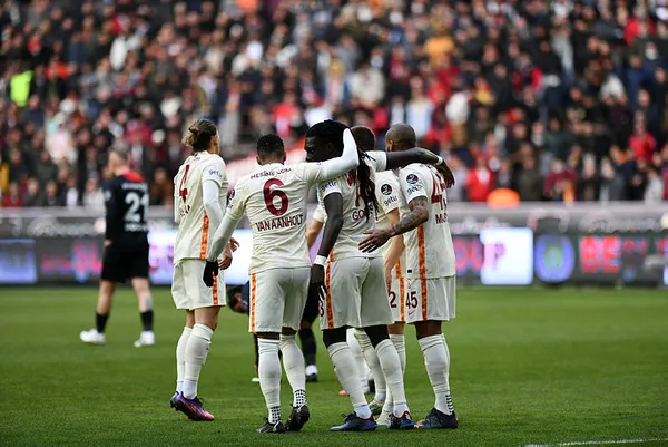 turkiyeden-sadece-galatasaray-var-cimbom-degeriyle-avrupa-devlerini-solladi-1653642045742.jpg Türkiye'den sadece Galatasaray var! Cimbom değeriyle Avrupa devlerini solladı-5
