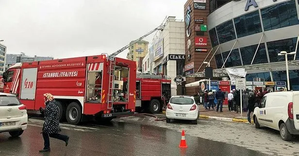 İstanbul’da yangın! AVM boşaltıldı