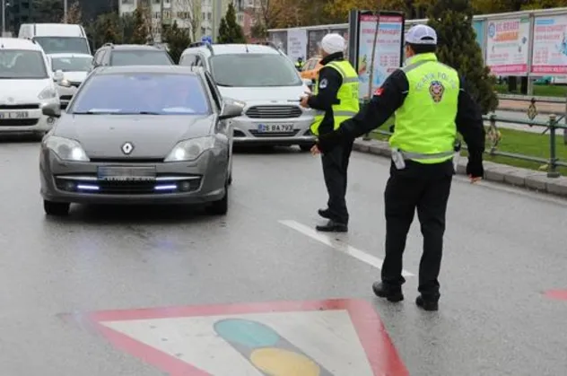 Araç sürücüleri dikkat! Bunu yapana 488 lira ceza kesildi...