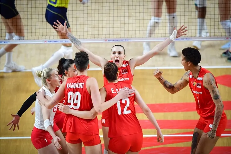 turkiye-polonya-maci-canli-trt-spor-canli-izle-ekrani-ile-turkiye-polonya-voleybol-ceyrek-final-maci-izle-1718975011876.jpeg Türkiye - Polonya: 2-3 | Türkiye - Polonya voleybol çeyrek final maçı ÖZET-3