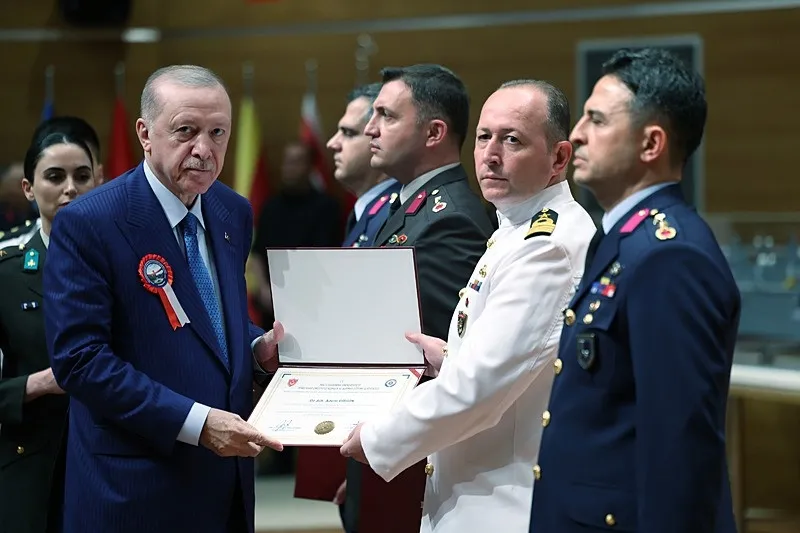 baskan-erdogandan-milli-guvenlik-mesaji-turkiyenin-guvenligini-kimseye-emanet-edemeyiz-1783693595579.jpeg Başkan Erdoğan'dan "milli güvenlik" mesajı: Türkiye'nin güvenliğini kimseye emanet edemeyiz-3