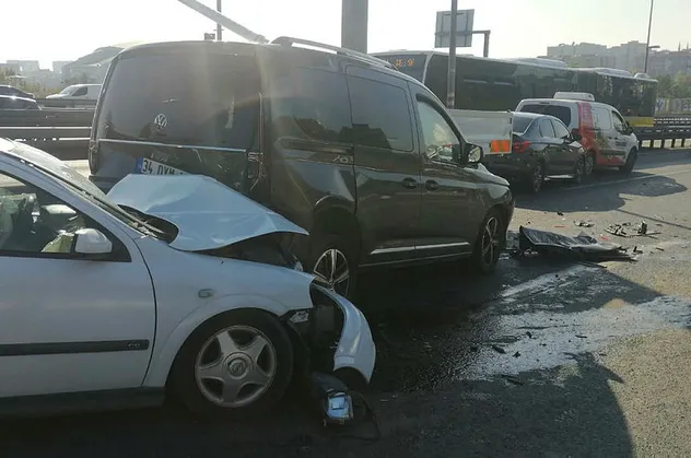 İstanbul Bahçelievler'de zincirleme kaza! 7 araç birbirine girdi trafik kilitlendi
