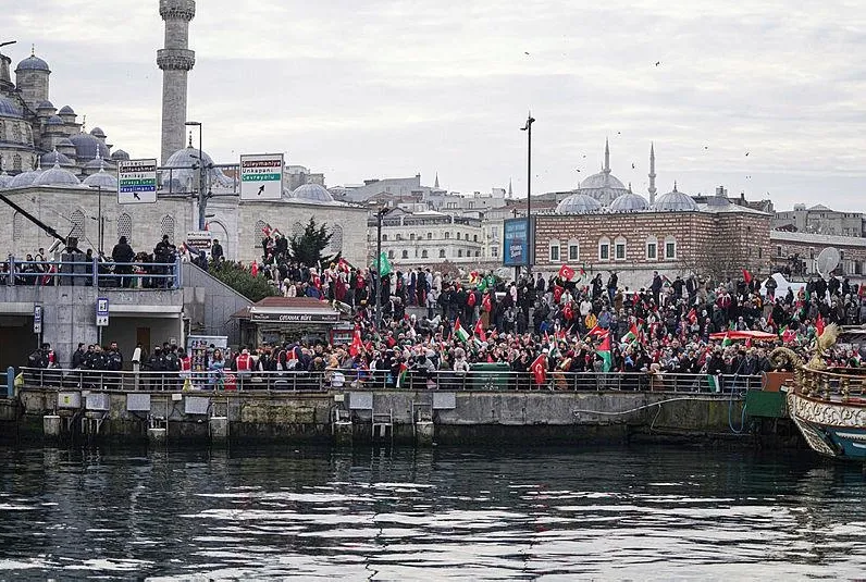 İstanbul’da tarihi yürüyüş!