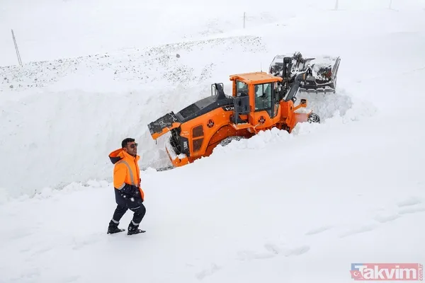 Geçtiğimiz yıl Türkiye'de 2 metre ile en yüksek kar kalığının ölçüldüğü Van-Bahçesaray yolunda amansız mücadele - 32