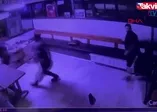Şile'de duraktaki taksiciye saldırı kamerada! Sandalye ve sopalarla saldırdılar