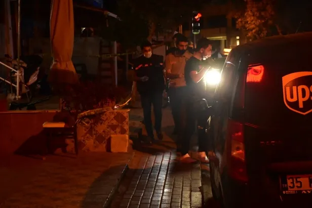 izmirde-taksicilerin-yolcu-kavgasi-1i-agir-4-yarali-1601448319620.jpg İzmir’de taksicilerin yolcu kavgası kanlı bitti: 1'i ağır, 4 yaralı - 2