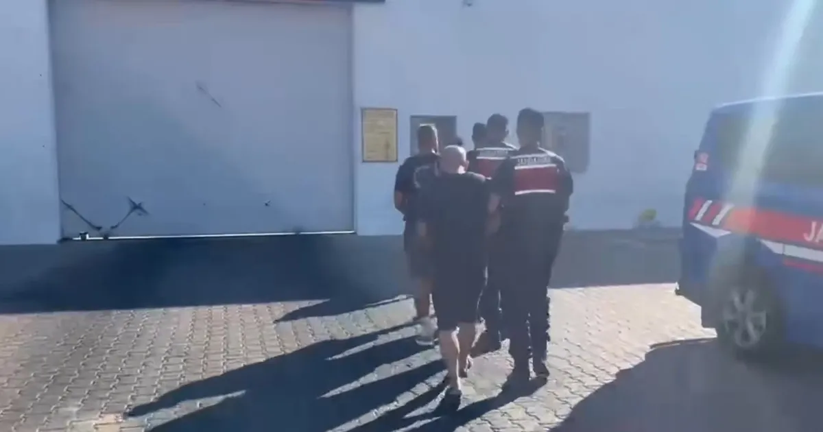 İzmir ve Muğla'da göçmen kaçakçılığına ortak operasyon! 9 organizatör ve 132 düzensiz göçmen yakalandı-5