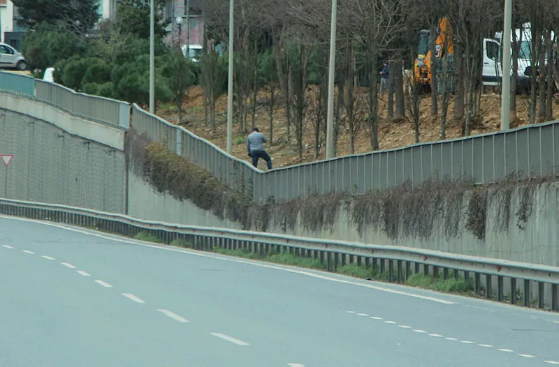 TEM Otoyolu'nda şüpheli paket alarmı! Polis alarma geçti - 2