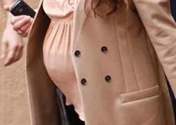 Doğurduğu bebeği çöpe attı