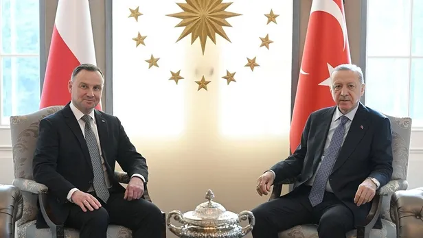 son-dakika-baskan-erdogan-polonya-cumhurbaskani-andrzej-duda-ile-gorustu-1660845971423.jpeg
