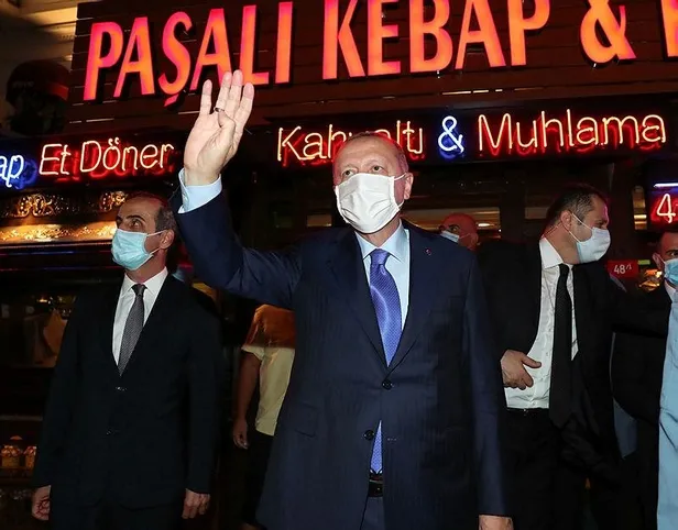 baskan-recep-tayyip-erdogana-cengelkoyde-sevgi-seli-1598125320864.jpeg Başkan Recep Tayyip Erdoğan'a Çengelköy'de sevgi seli-1