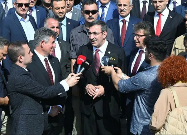 Son dakika: Cumhurbaşkanı Yardımcısı Cevdet Yılmaz KKTC'de! Ercan Havalimanı için tarih verildi!-1