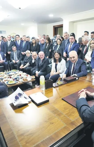 Siyaset sahnesi bir araya geldi! TBMM'de yoğun gündem...