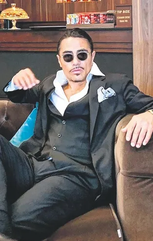 Nusret'in garsonları ayaklandı! 40 bin dolarlık bahşiş için,milyon dolarlık ceza gündemde