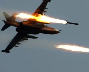 Son dakika: Rus savaş uçakları İdlibi vurdu! Kremlinden açıklama geldi