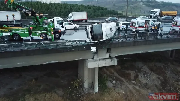 Eyvah eyvah! Yürekler ağza geldi! Cezaevi aracı viyadükte asılı kaldı - 2
