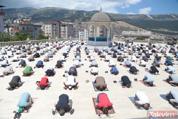 Koronavirüs sonrası ilk cuma namazı! Türkiye'nin dört bir yanından görüntüler geldi - 30