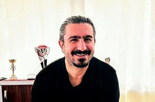 Antalya'da yerel gazetede cinsel taciz iddiası! Stajyerin ellerini tutup okşadı...