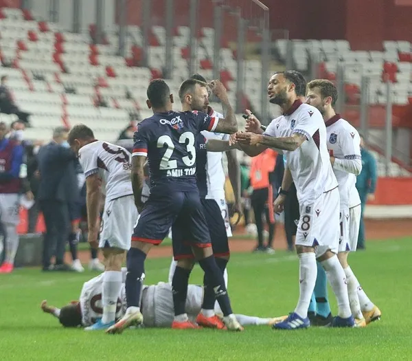 trabzonspor-antalyada-beraberligi-son-anda-kurtardi-antalyaspor-1-1-trabzonspor-mac-sonu-ozet-1610820516145.jpeg