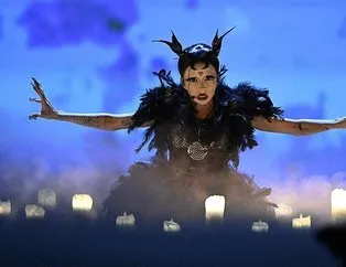 Eurovision Şarkı Yarışması’nın İrlandalı temsilcisi Bambie Thug kefiyeyle röportaj verdi İsrail’e tepki gösterdi! EBU’nun ateşkes hazımsızlığı