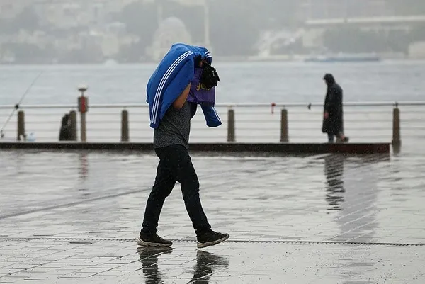 İstanbul Boğazı'na yağmur sonrası çamur aktı! Suyun rengi değişti-3