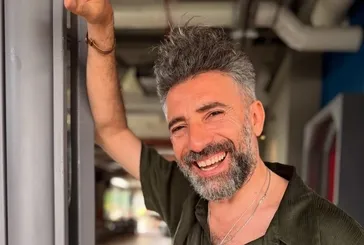 Mert Turak’ın atıyla paylaştığı o doğal anlar... Elma ikram ettiği o sevimli video sosyal medyada viral oldu!