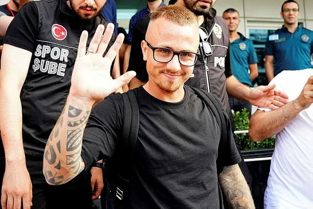 galatasarayin-yeni-trasferi-angelino-ofansif-katkisiyla-on-plana-cikiyor-1689207756792.jpeg Galatasaray'ın yeni trasferi Angelino ofansif katkısıyla ön plana çıkıyor-3