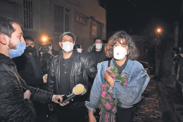 Burak Yamantürk, Kıvanç Tatlıtuğ, Uraz Kaygılaroğlu, Berrak Tüzünataç... Özge Özpirinçci'nin partisinde olay çıktı-6