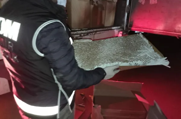 izmirde-50-milyon-liralik-kacak-sigara-operasyonu-1643707606834.jpg İzmir'de 50 milyon liralık 'kaçak sigara' operasyonu! Cumhuriyet tarihinin en büyüğü-5