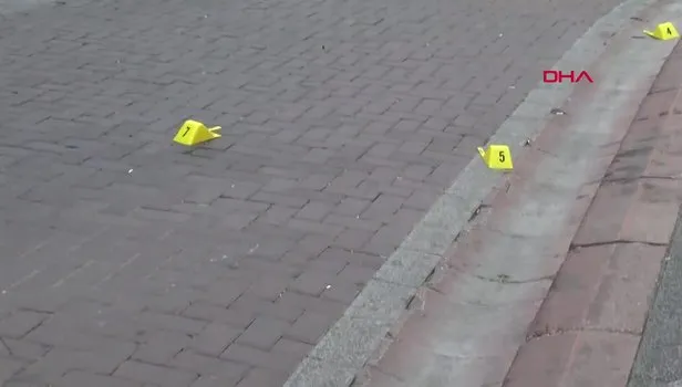 Zeytinburnu'nda silahlı kavga: Yoldan geçen 2 kişi yaralandı