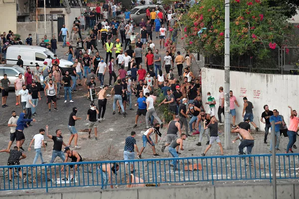 lubnanda-protesto-hukumet-kurulamadi-halk-sokaklara-dokuldu-1626382851457.jpg Lübnan’da protesto! Hükümet kurulamadı, halk sokaklara döküldü-7