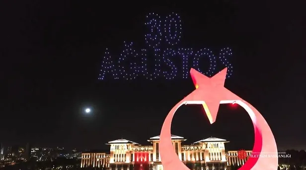 son-dakika-cumhurbaskanligi-kulliyesinde-30-agustos-zafer-bayrami-konseri-ve-iha-gosterisi-1598814488925.jpeg Son dakika: Cumhurbaşkanlığı Külliyesi'nde 30 Ağustos Zafer Bayramı konseri ve İHA gösterisi-2