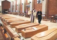 İtalyanlar Avrupa Birliği bayrağını yaktı!