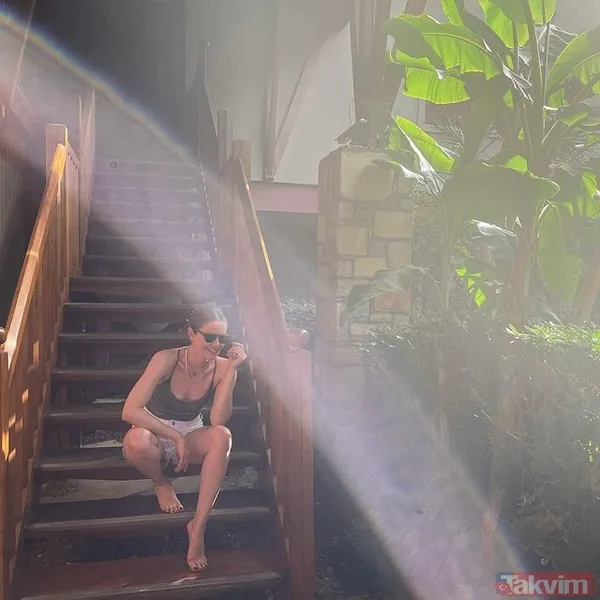 Bir Zamanlar Çukurova'nın Gülten'i Selin Genç tatilci moduna girdi sarı straplez elbisesiyle yaktı geçti! Her haliyle güzel - 16