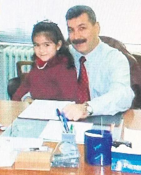 adananin-ilk-tup-bebegiydi-2016da-tip-fakultesine-girdi-diplomasini-ise-annesini-tedavi-eden-doktor-verdi-1657139089573.jpeg Adana'nın ilk tüp bebeğiydi! 2016'da Tıp Fakültesi'ne girdi, diplomasını ise annesini tedavi eden doktor verdi-2
