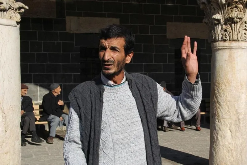 filozof-ramazan-olu-bulundu-polis-harekete-gecti-camlarda-bulunan-kan-izleri-1706718650845.jpg Filozof Ramazan olarak bilinen Ramazan Pişkin