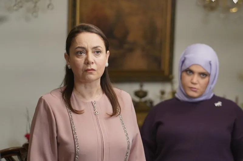 kizilcik-serbeti-dizisinde-basrolu-degistirdiler-gidisiyle-asil-felaket-basliyor-acil-final-an-meselesi-1711261608705.jpg Acil final an meselesi; Kızılcık Şerbeti'nde ayrılık krizi bitmiyor! 3 oyuncu birden...-3