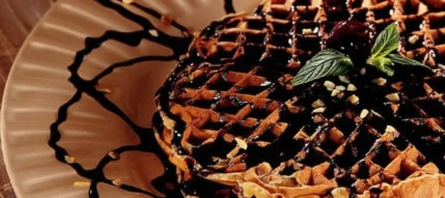 Labneli Çikolata Soslu Waffle Tarifi