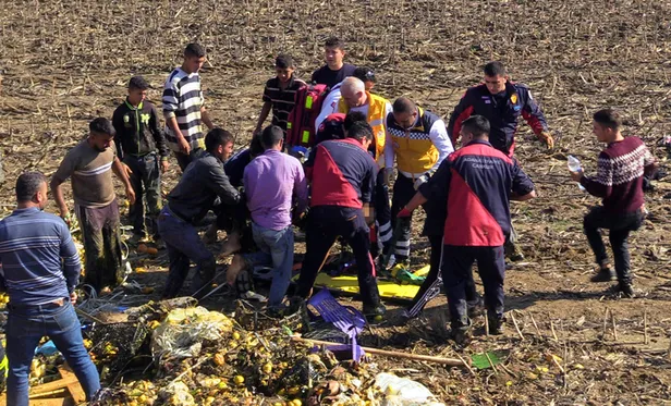 Adana'da 15 yaşındaki çocuk çürük narenciye yığınının altında kalarak yaralandı-2