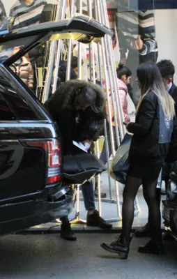 Cenk Tosun'un otomobiline çarptılar!