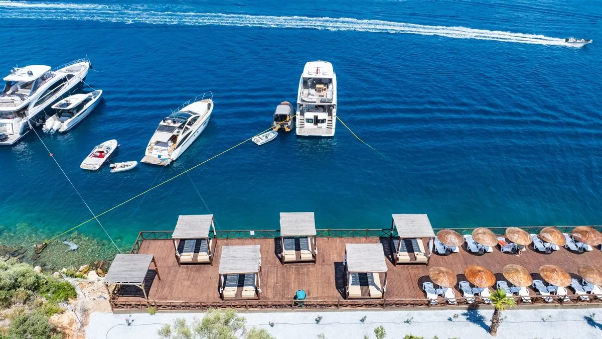 bodrumda-butce-dostu-tatil-halk-plajlari-doldu-1785138491472.jpg Uygulama, vatandaşların kıyılardan eşit yararlanmasını amaçlıyor.
