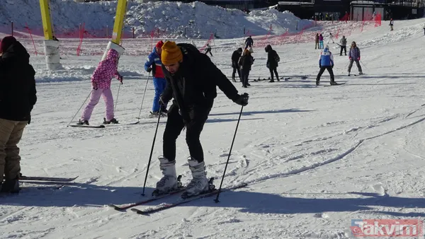 Uludağ'da yoğunluk! Kayak pistleri tıklım tıklım - 19