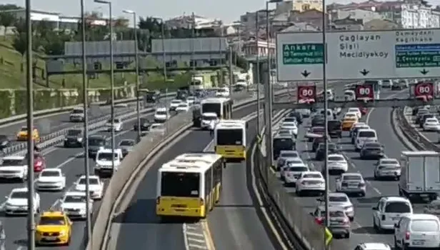Bu kaçıncı arıza? Halıcıoğlu'nda bir metrobüs daha yolda kaldı: İşte yandaşa ihalenin sonucu