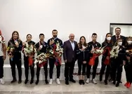 Milli sporcular yurda döndü! Coşkulu karşılama