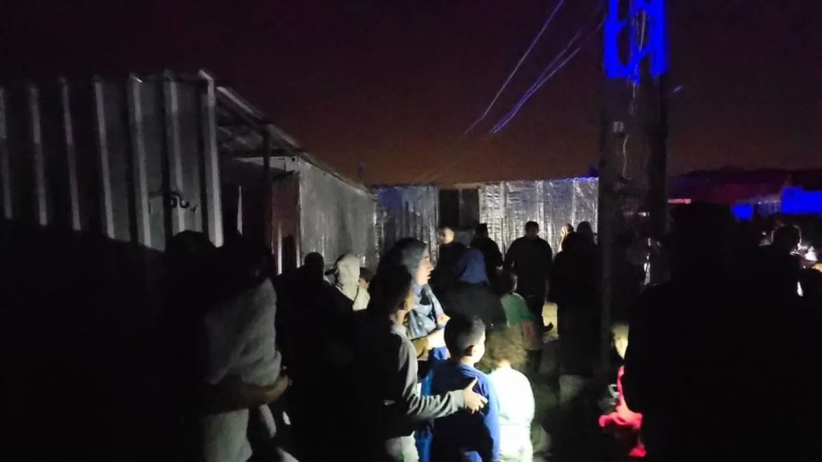 Hatay'da depremzedeleri korkutan yangın: 3 konteyner alev aldı