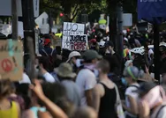 ABDde gerilim artıyor! 25 şehirde sokağa çıkma yasağı ilan edildi